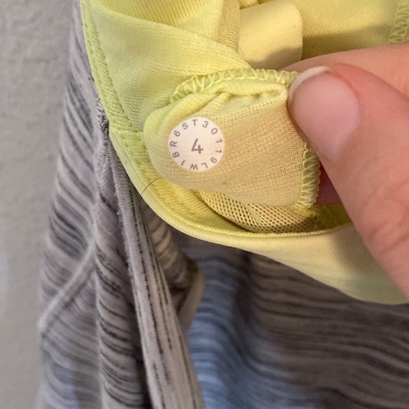 Lululemon Free To Be Wild Womens size 4 - Picture 4 of 4